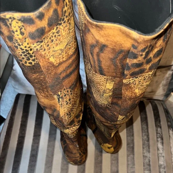 THIGH-HIGH LUXE BLACK STRETCH FABRIC BOOTS 🖤👢 - Picture 3 of 7